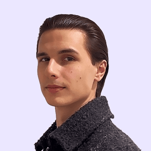 Açık renkli arka plan önünde portre fotoğrafı